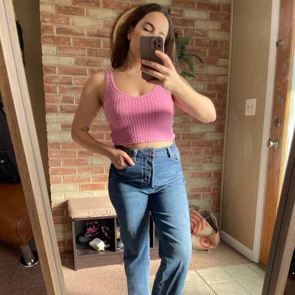 Bright pink forever21 sleeveless crop top - Picture 4 of 4